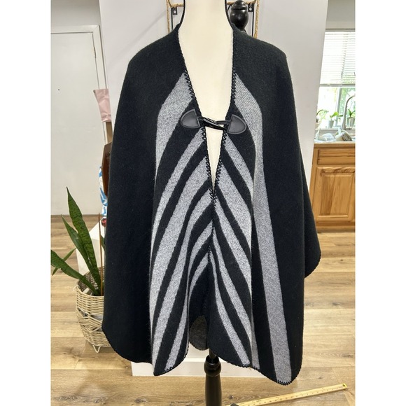 Soft Surroundings Sweaters - Soft Surroundings Poncho Wrap Whistler Cape Black Gray One Size‎ Excellent